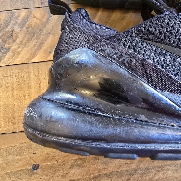 Nike Air Max 270 - Picture 6 of 9